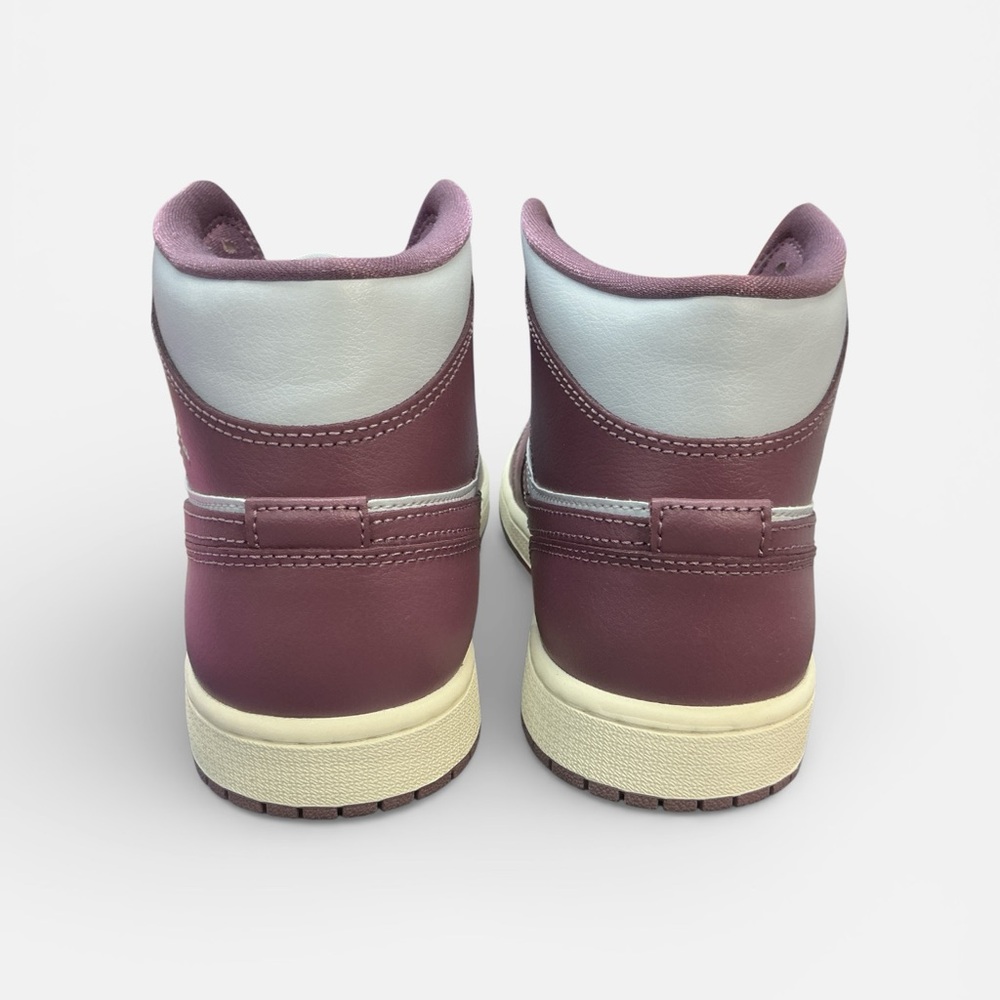 Nike Air Jordan 1 Mid-Woman’s - Picture 4 of 9